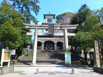 尾山神社へ