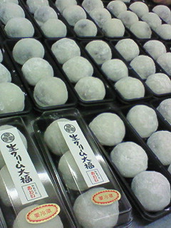 ホワイトデー用に生クリーム大福はいかがですか♪