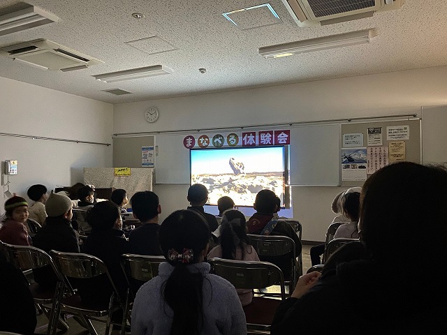 ボーイスカウト浜松第6団のまなべる体験会「恐竜教室」の様子です。 ボーイスカウト浜松第6団のまなべる体験会「恐竜教室」の様子です。