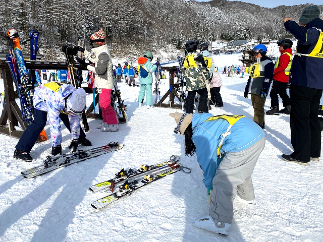 ボーイスカウト浜松第6団のスキー訓練の様子です。 ボーイスカウト浜松第6団のスキー訓練の様子です。