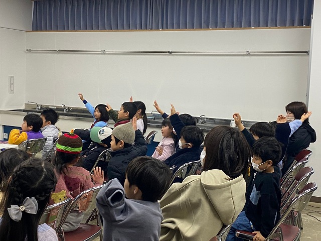 ボーイスカウト浜松第6団のまなべる体験会「恐竜教室」の様子です。 ボーイスカウト浜松第6団のまなべる体験会「恐竜教室」の様子です。