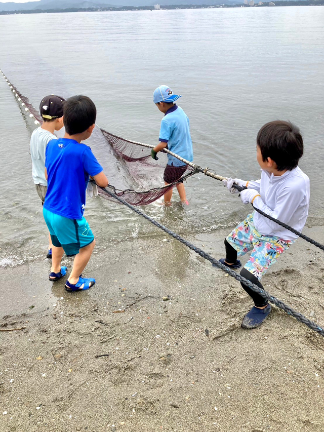 ボーイスカウト浜松第6団の親睦「地引網」の様子です。 ボーイスカウト浜松第6団の親睦「地引網」の様子です。