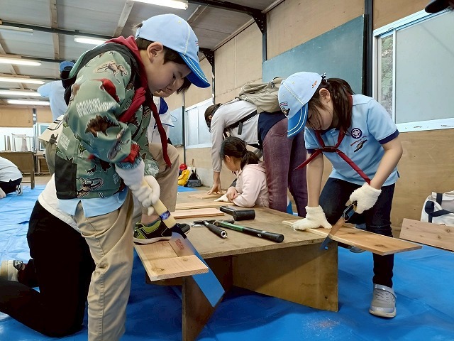 ボーイスカウト浜松第6団ビーバースカウト隊の「野鳥の巣箱作り」の様子です。 ボーイスカウト浜松第6団ビーバースカウト隊の「野鳥の巣箱作り」の様子です。