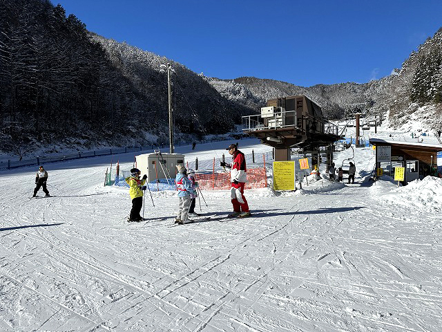 ボーイスカウト浜松第6団のスキー訓練の様子です。 ボーイスカウト浜松第6団のスキー訓練の様子です。