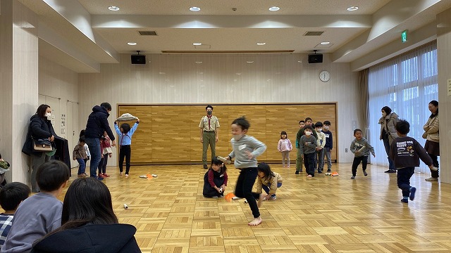 ボーイスカウト浜松第6団のまなべる体験会「恐竜教室」の様子です。 ボーイスカウト浜松第6団のまなべる体験会「恐竜教室」の様子です。