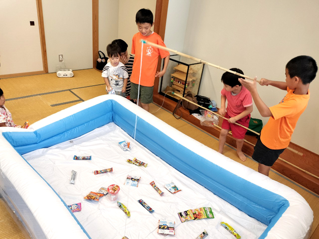 ボーイスカウト浜松第6団の「こども縁日」の様子です。 ボーイスカウト浜松第6団の「こども縁日」の様子です。