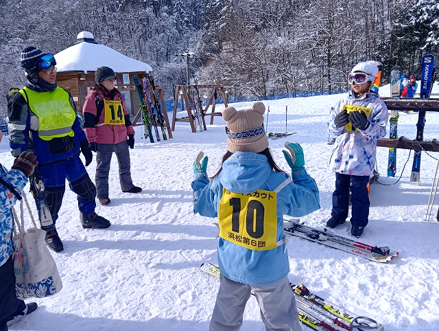 ボーイスカウト浜松第6団のスキー訓練の様子です。 ボーイスカウト浜松第6団のスキー訓練の様子です。