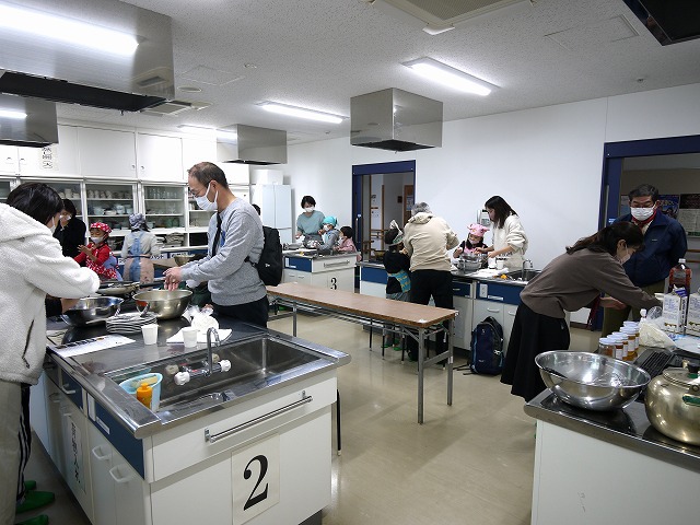 ボーイスカウト浜松第6団のまなべる体験会「ミツバチとはちみつ」の様子です。 ボーイスカウト浜松第6団のまなべる体験会「ミツバチとはちみつ」の様子です。