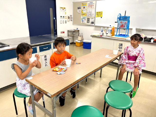 ボーイスカウト浜松第6団の「こども縁日」の様子です。 ボーイスカウト浜松第6団の「こども縁日」の様子です。