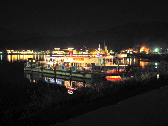 夜の河口湖　東岸