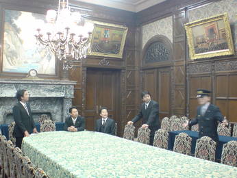 国会議事堂にて、我がメンバーたち