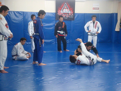 水曜日の総合格闘技とブラジリアン柔術クラス