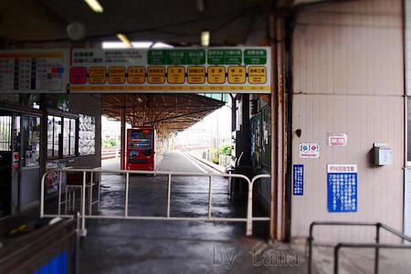 新赤ガエル 吉原駅ホーム 岳南電車の旅 NO・4