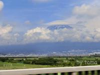 巨大なＵＦＯ？セレブな帽子？　富士山の大きなかさ雲