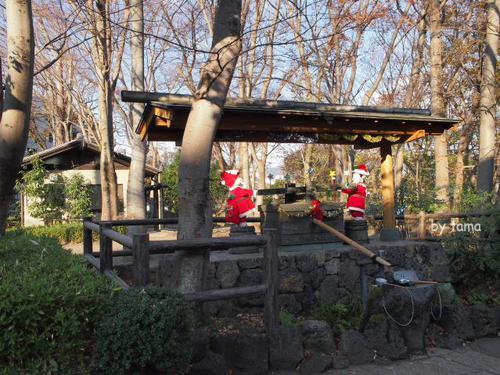 三島の公園の可愛い子供サンタ