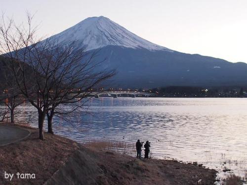 ぼやけ逆さ富士!! 河口湖から 日没後の富士山フォト&30秒の癒し動画