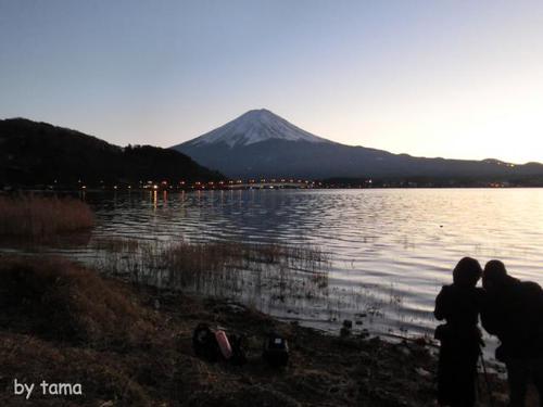 ぼやけ逆さ富士！！　河口湖から　日没後の富士山フォト＆３０秒の癒し動画