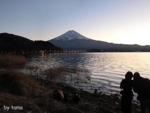 ぼやけ逆さ富士!! 河口湖から 日没後の富士山フォト&30秒の癒し動画