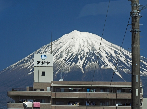 あれはなんだ~? あれはなんだ~?