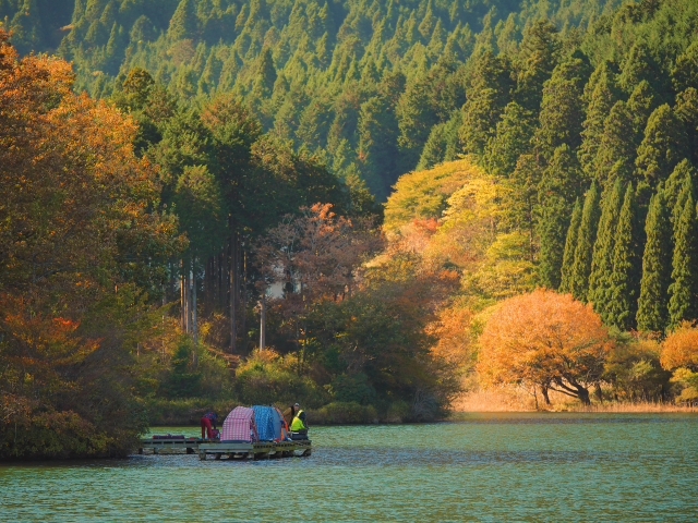 紅葉の田貫湖の釣り人　2017　秋