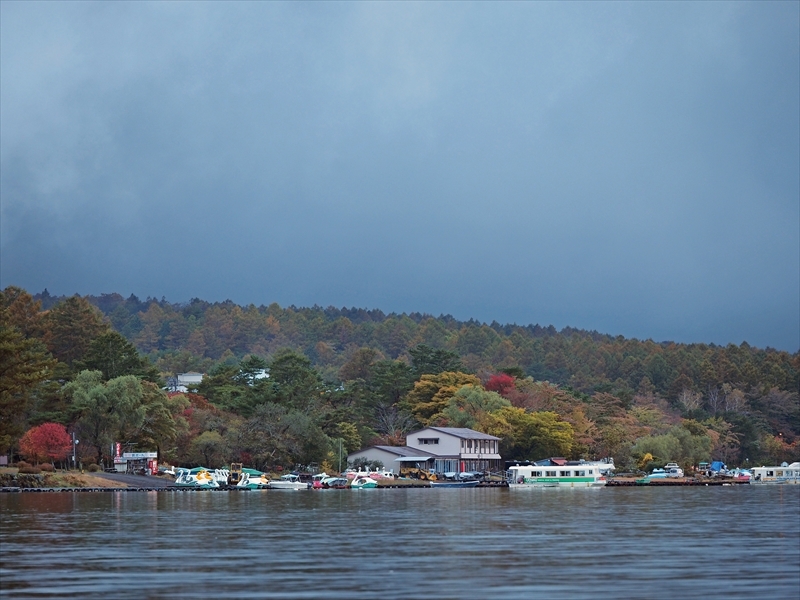 山中湖の紅葉の様子　明日10月30日から紅葉まつり