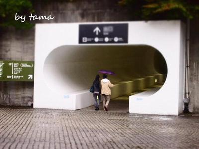 二人の先には 何が? 箱根彫刻の森美術館にて