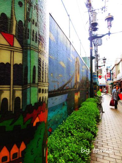 おしゃれ横丁 レトロな絵が続く通り道