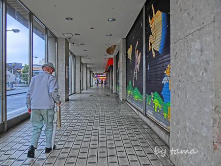 おしゃれ横丁 レトロな絵が続く通り道