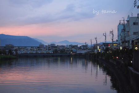 夕暮れ時の清水から