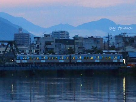 夕暮れ時の清水から