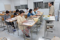笑顔で終了・陶芸てびねり講座 笑顔で終了・陶芸てびねり講座