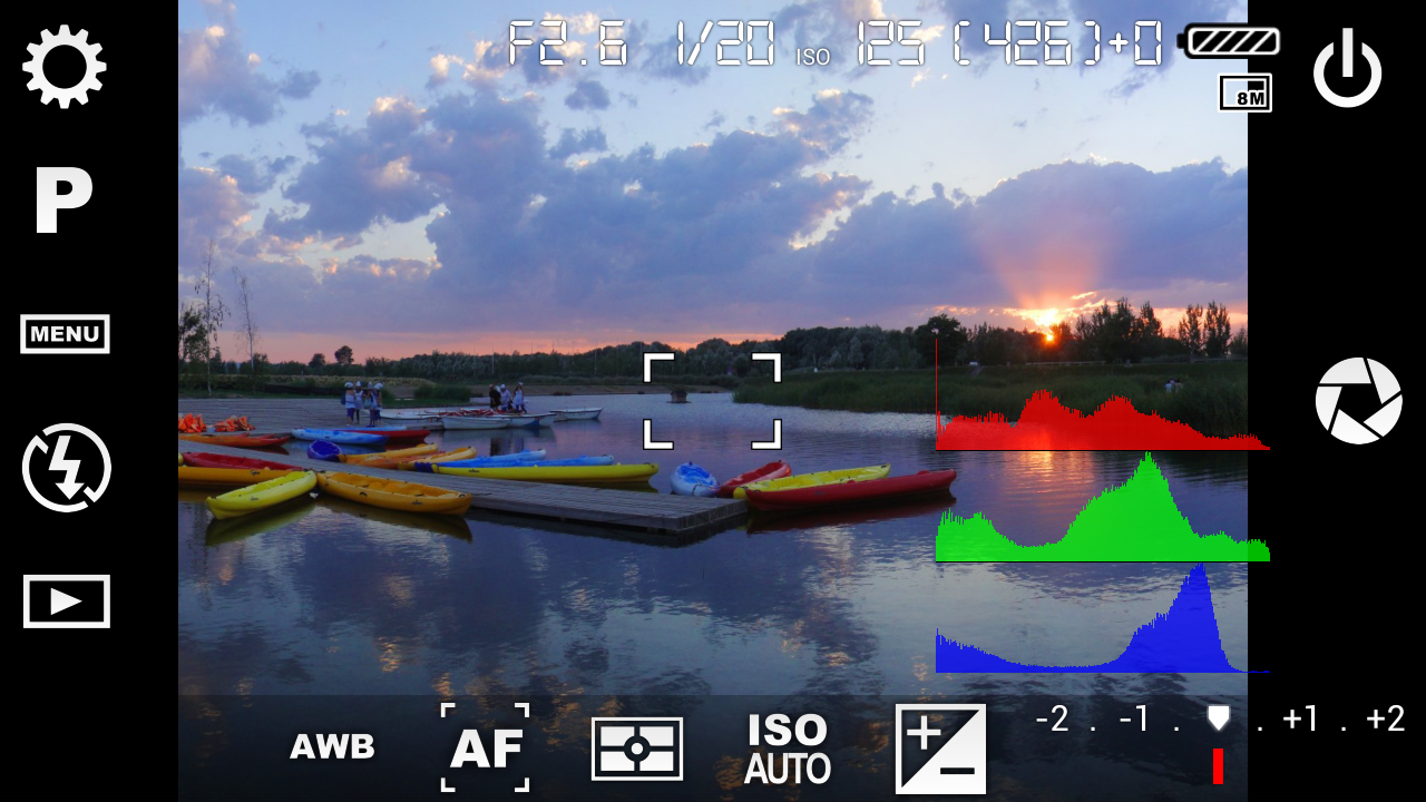 Camera FV-5 Lite というスマホに一眼レフ機能を載せるアプリ。