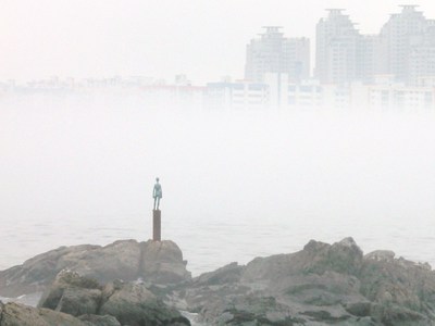 海霧で真っ白の広安里