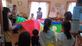 みんなdeHappy☆English♪親子で英語に触れ合う時間♪次回は「父の日イベントレッスン」ですよ(^^)/ みんなdeHappy☆English♪親子で英語に触れ合う時間♪次回は「父の日イベントレッスン」ですよ(^^)/