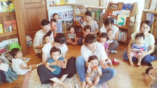 親子の緩やかな時間が心地よい「おはなし会」8月も開催します♪ 親子の緩やかな時間が心地よい「おはなし会」8月も開催します♪