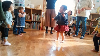 ママも笑顔の「わんぱくリトミック」♬生の音楽を親子で楽しむ時間♬来年も月に2回の開催です☆ ママも笑顔の「わんぱくリトミック」♬生の音楽を親子で楽しむ時間♬来年も月に2回の開催です☆
