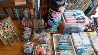 「おはなし会」毎月第4金曜日に開催しています♪ママたちのハンドメイド作品の販売もありますよ♪ 「おはなし会」毎月第4金曜日に開催しています♪ママたちのハンドメイド作品の販売もありますよ♪