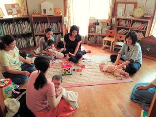 赤ちゃんのママの会♪8月20日火曜日の開催です♪絵本のおはなし会もお楽しみに♡ 赤ちゃんのママの会♪8月20日火曜日の開催です♪絵本のおはなし会もお楽しみに♡