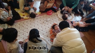 親子の絆を深める「赤ちゃんクリスマス会」わらべうたベビマ参加者募集しています♪12月23日土曜日午前中開催します♪ 親子の絆を深める「赤ちゃんクリスマス会」わらべうたベビマ参加者募集しています♪12月23日土曜日午前中開催します♪