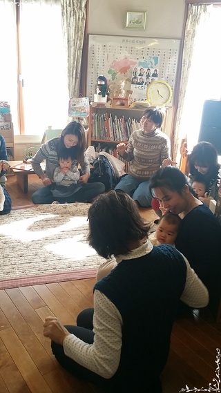 新しい「赤ちゃん会」スタートしました♪えほん文庫 新しい「赤ちゃん会」スタートしました♪えほん文庫