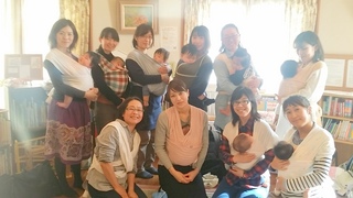 幸せ♡抱っことおんぶ講座♪目からウロコの気持ちのいい抱っこを体感していただきました♪ 幸せ♡抱っことおんぶ講座♪目からウロコの気持ちのいい抱っこを体感していただきました♪