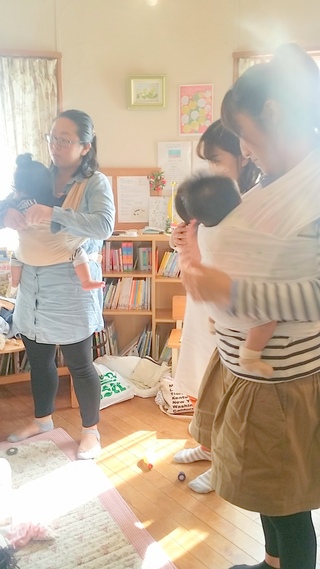 幸せ♡抱っことおんぶ講座♪目からウロコの気持ちのいい抱っこを体感していただきました♪ 幸せ♡抱っことおんぶ講座♪目からウロコの気持ちのいい抱っこを体感していただきました♪