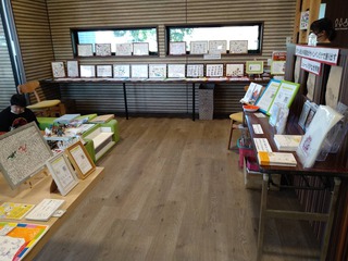 自閉症の切り絵作家の安田幸大さん♪しまうま倶楽部で12日まで、個展開催中です♪ 自閉症の切り絵作家の安田幸大さん♪しまうま倶楽部で12日まで、個展開催中です♪