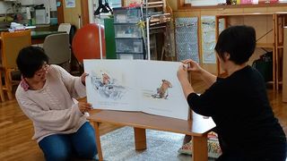 障害児支援ルーム「くじらぐも」さんで、出張♪えほん文庫のおはなし会♪大人の方向けのおはなし会を楽しんでいただきました♡ 障害児支援ルーム「くじらぐも」さんで、出張♪えほん文庫のおはなし会♪大人の方向けのおはなし会を楽しんでいただきました♡