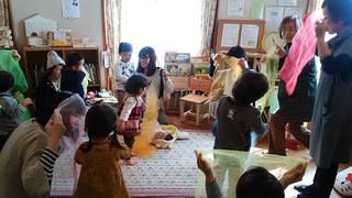「おはなし会」毎月第4金曜日に開催しています♪ママたちのハンドメイド作品の販売もありますよ♪ 「おはなし会」毎月第4金曜日に開催しています♪ママたちのハンドメイド作品の販売もありますよ♪