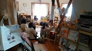 「おはなし会」毎月第4金曜日に開催しています♪ママたちのハンドメイド作品の販売もありますよ♪ 「おはなし会」毎月第4金曜日に開催しています♪ママたちのハンドメイド作品の販売もありますよ♪