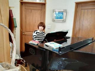 生の音楽を親子で体感できる時間「わんぱくリトミック」月に2回、えほん文庫で開催しています♪ 生の音楽を親子で体感できる時間「わんぱくリトミック」月に2回、えほん文庫で開催しています♪