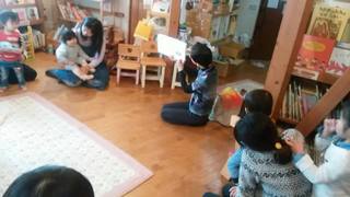 あったかい時間「わらべうた遊びの会」開催しました♪次回は3月30日(木)です♡ あったかい時間「わらべうた遊びの会」開催しました♪次回は3月30日(木)です♡