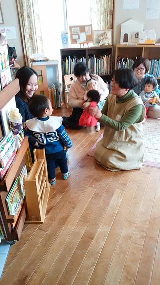 あたたかい時間です♪わらべうた遊びの会♪次回は5月31日に開きます♡ あたたかい時間です♪わらべうた遊びの会♪次回は5月31日に開きます♡
