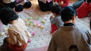 あたたかい時間です♪わらべうた遊びの会♪次回は5月31日に開きます♡ あたたかい時間です♪わらべうた遊びの会♪次回は5月31日に開きます♡
